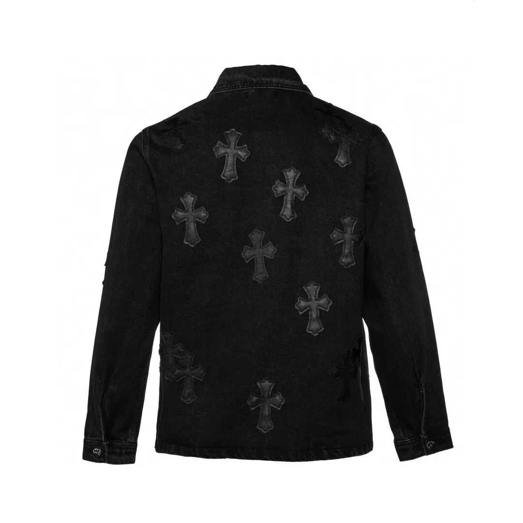 P260 ChromeHearts classic embroidered leather label distressed washed two-color denim jacket 🐂 Hot new release 🐂 High-quality denim fabric The upper body is comfortable and stylish High-quality turning and fine washing The details are clearly identifiable The classic design is iconic 🔥A must-have for daily street use It is very suitable for the current season 👍🏻 The loose fit upper body covers the flesh, simple, comfortable and fun with the trend! 💯 Style number: 1585# Color: black with black label Size: M L